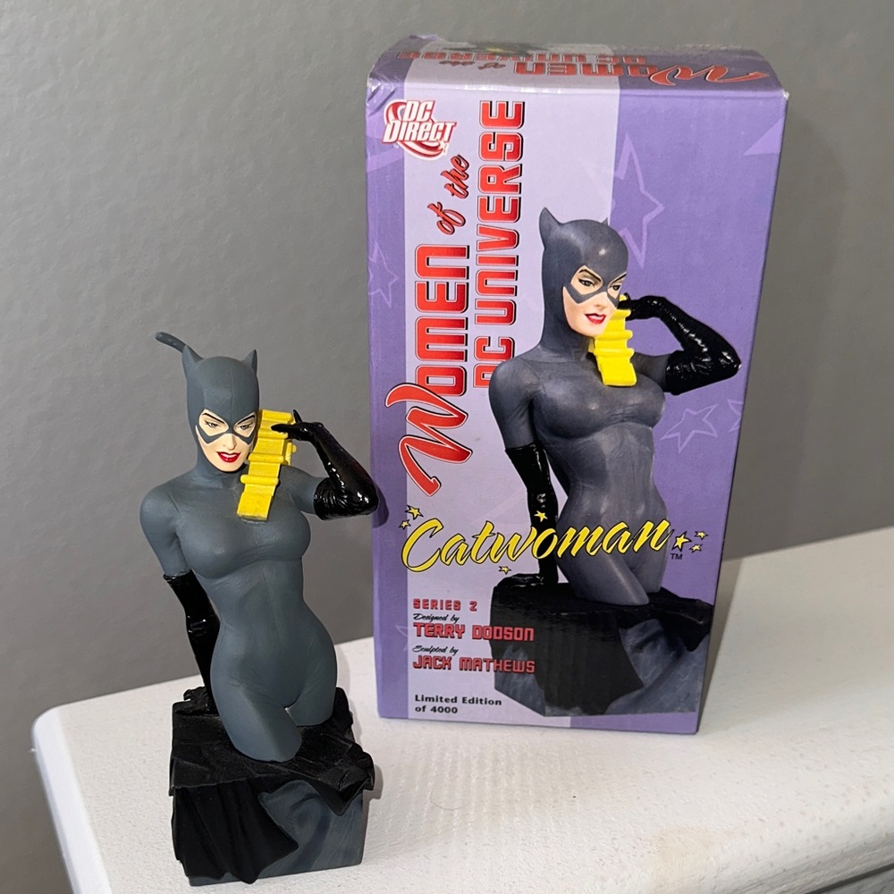 DC Direct Women of the DC Universe Series 2 Catwoman Bust by Terry Dodson